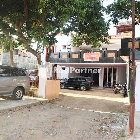 Wisma Suci Syariah Polewali Mandar Mitra Reddoorz Matakali Esterno foto