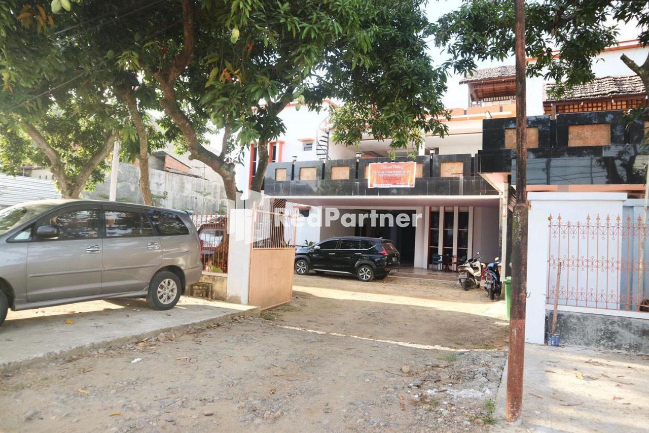 Wisma Suci Syariah Polewali Mandar Mitra Reddoorz Matakali Esterno foto